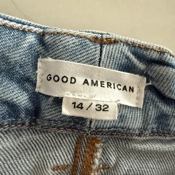 Good American Petite Straight Distressed Jeans - Picture 3 of 4